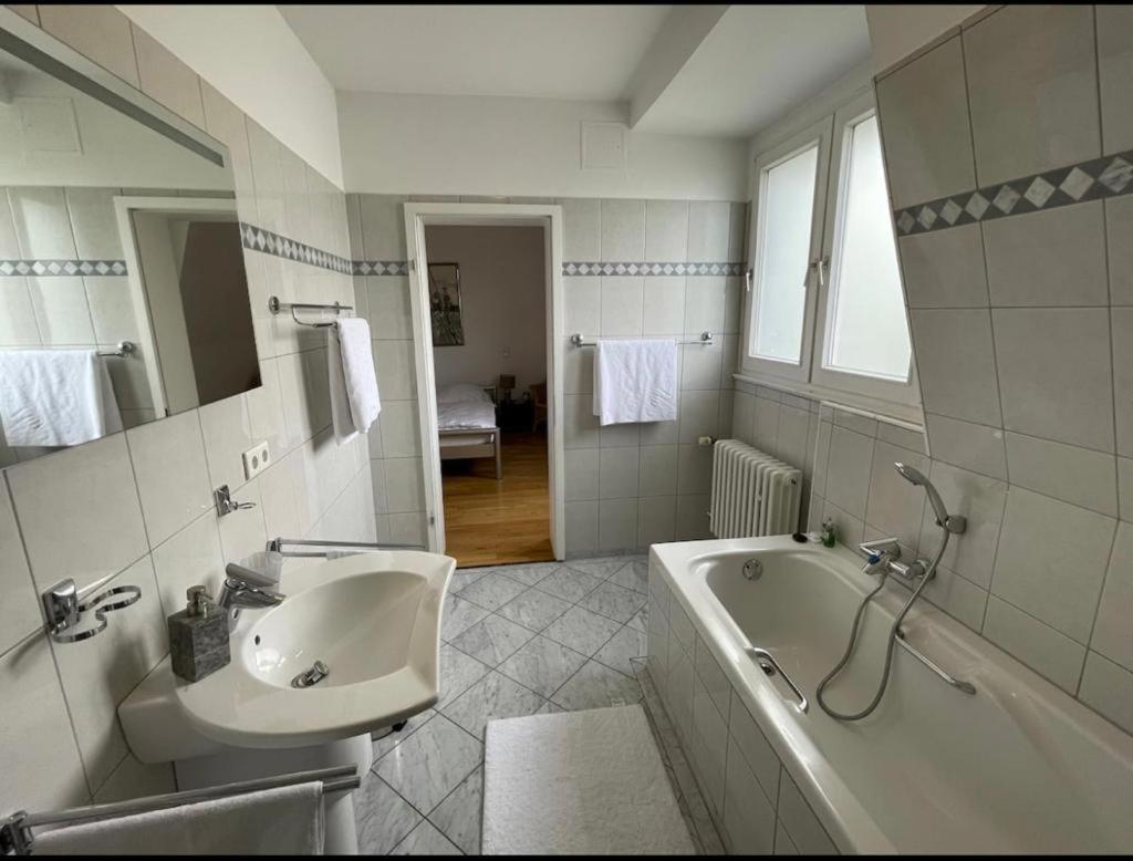 Luxury Rooftop Loft With River View 10Min To City Appartement Düsseldorf Buitenkant foto